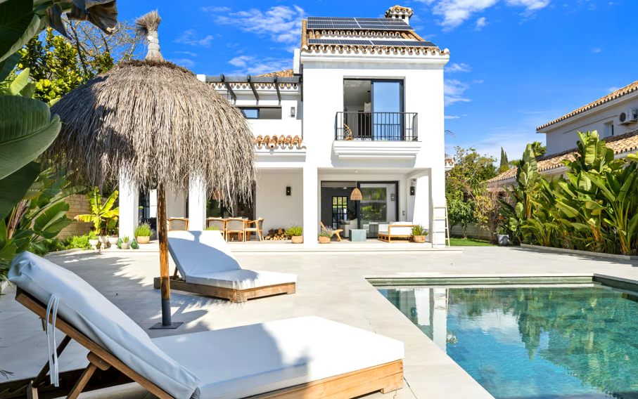 Luxury villa with pool 2